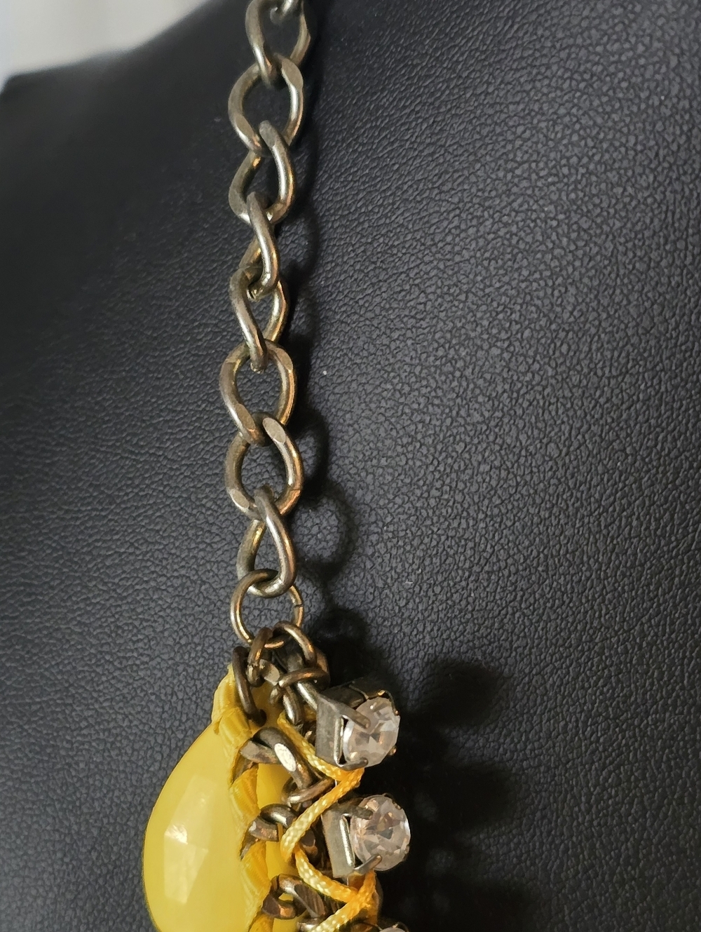 Vintage Yellow Acrylic Bead Necklace 17" - Picture 5 of 6